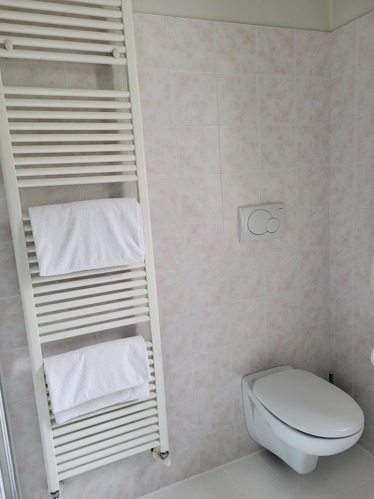 Hi Hotels Torbole - Pool & Spa Torbole Sul Garda Bagian luar foto