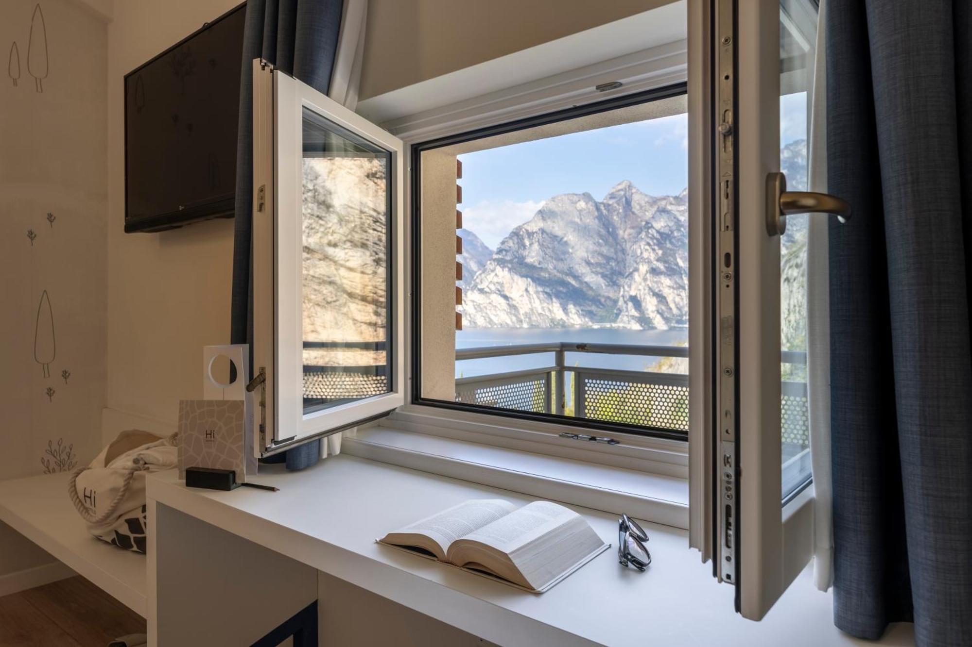 Hi Hotels Torbole - Pool & Spa Torbole Sul Garda Bagian luar foto