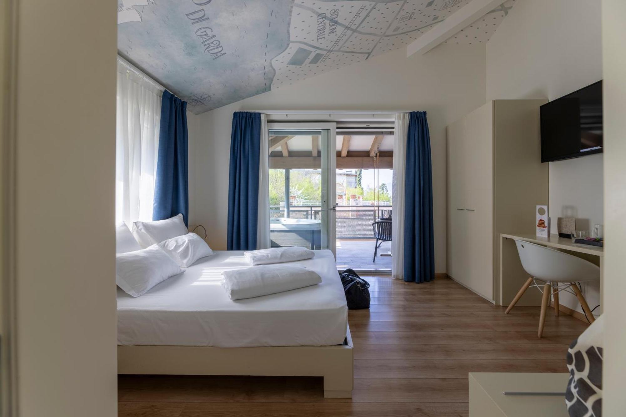 Hi Hotels Torbole - Pool & Spa Torbole Sul Garda Bagian luar foto