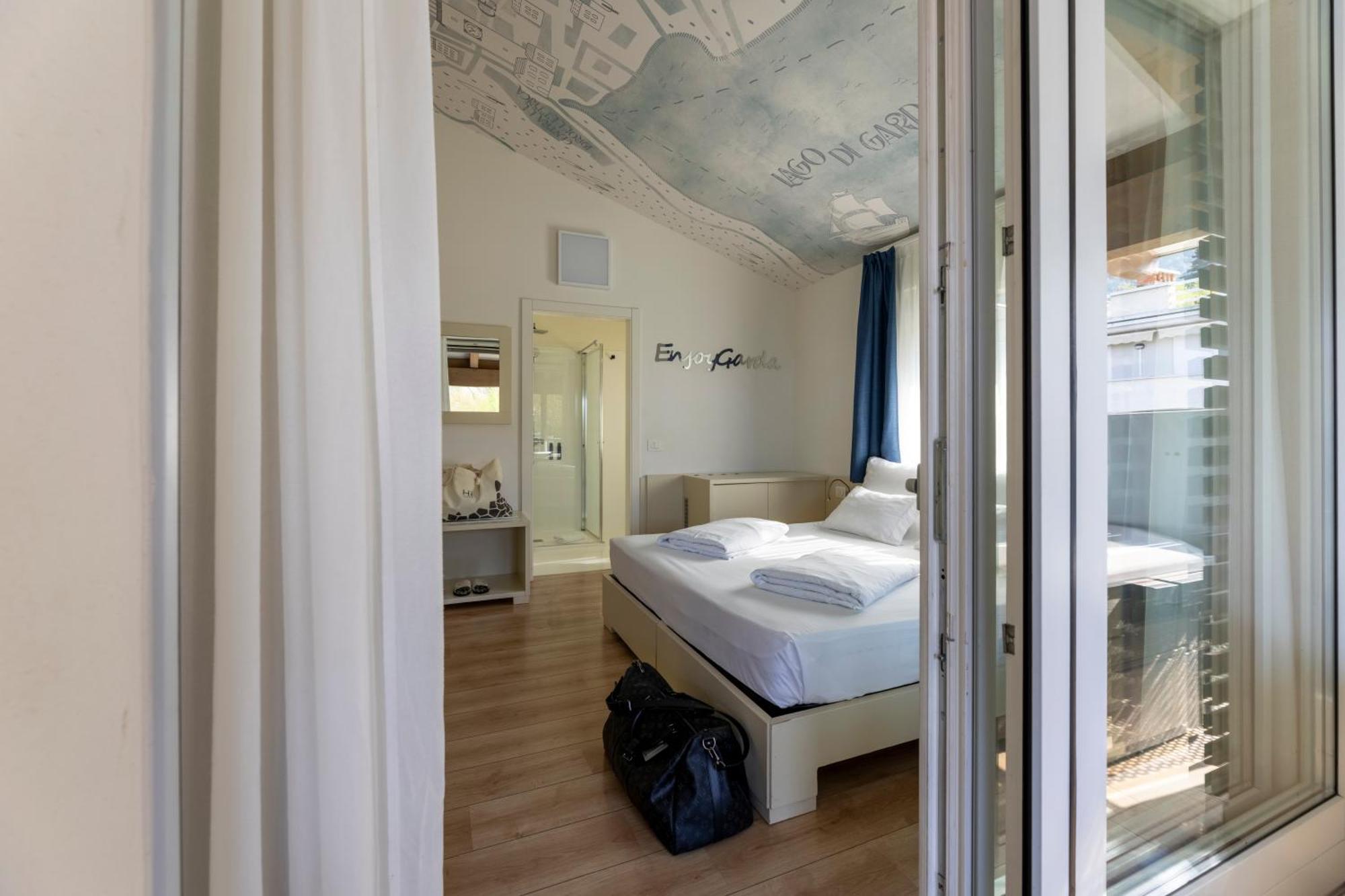 Hi Hotels Torbole - Pool & Spa Torbole Sul Garda Bagian luar foto