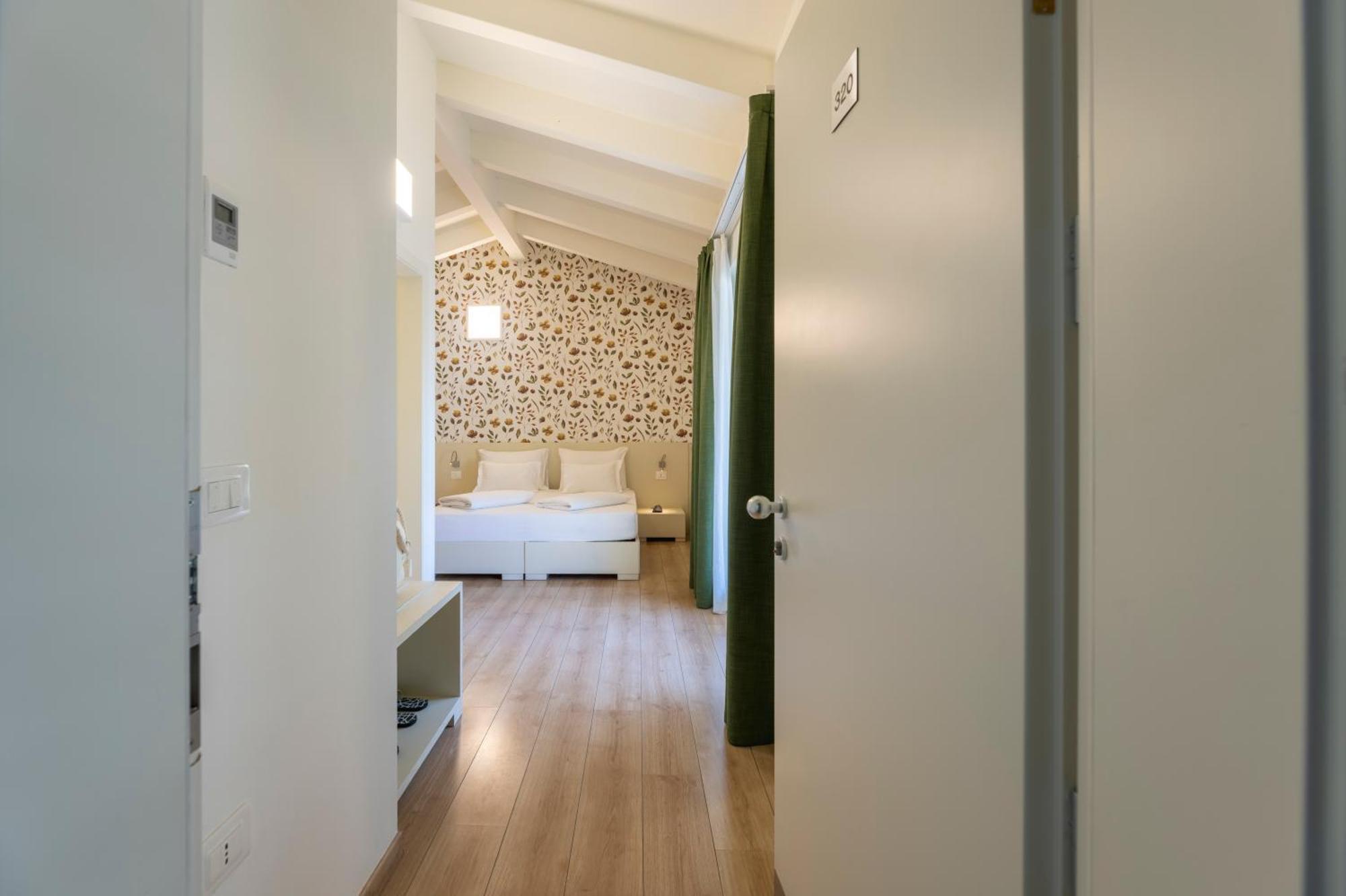 Hi Hotels Torbole - Pool & Spa Torbole Sul Garda Bagian luar foto