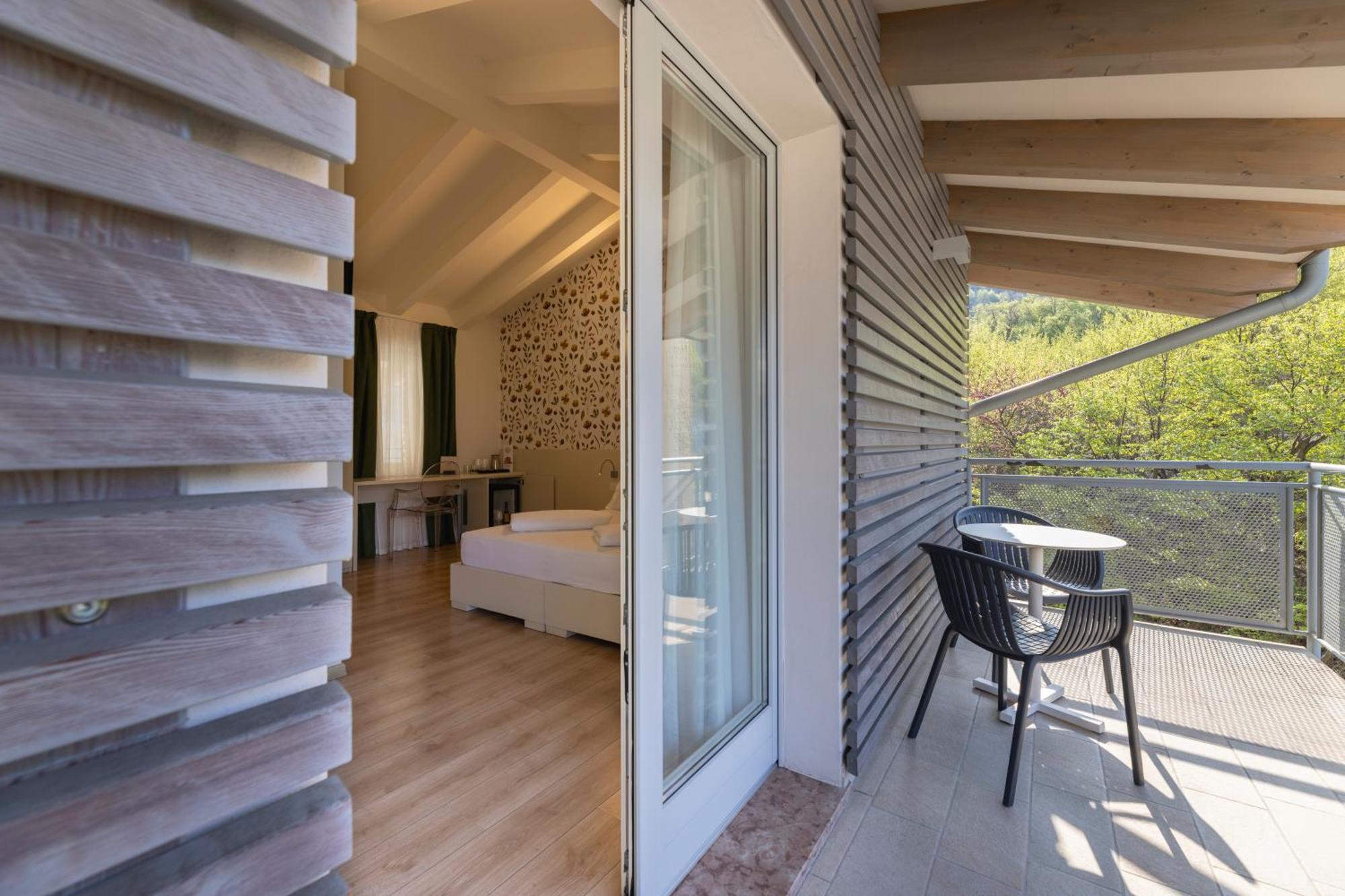 Hi Hotels Torbole - Pool & Spa Torbole Sul Garda Bagian luar foto