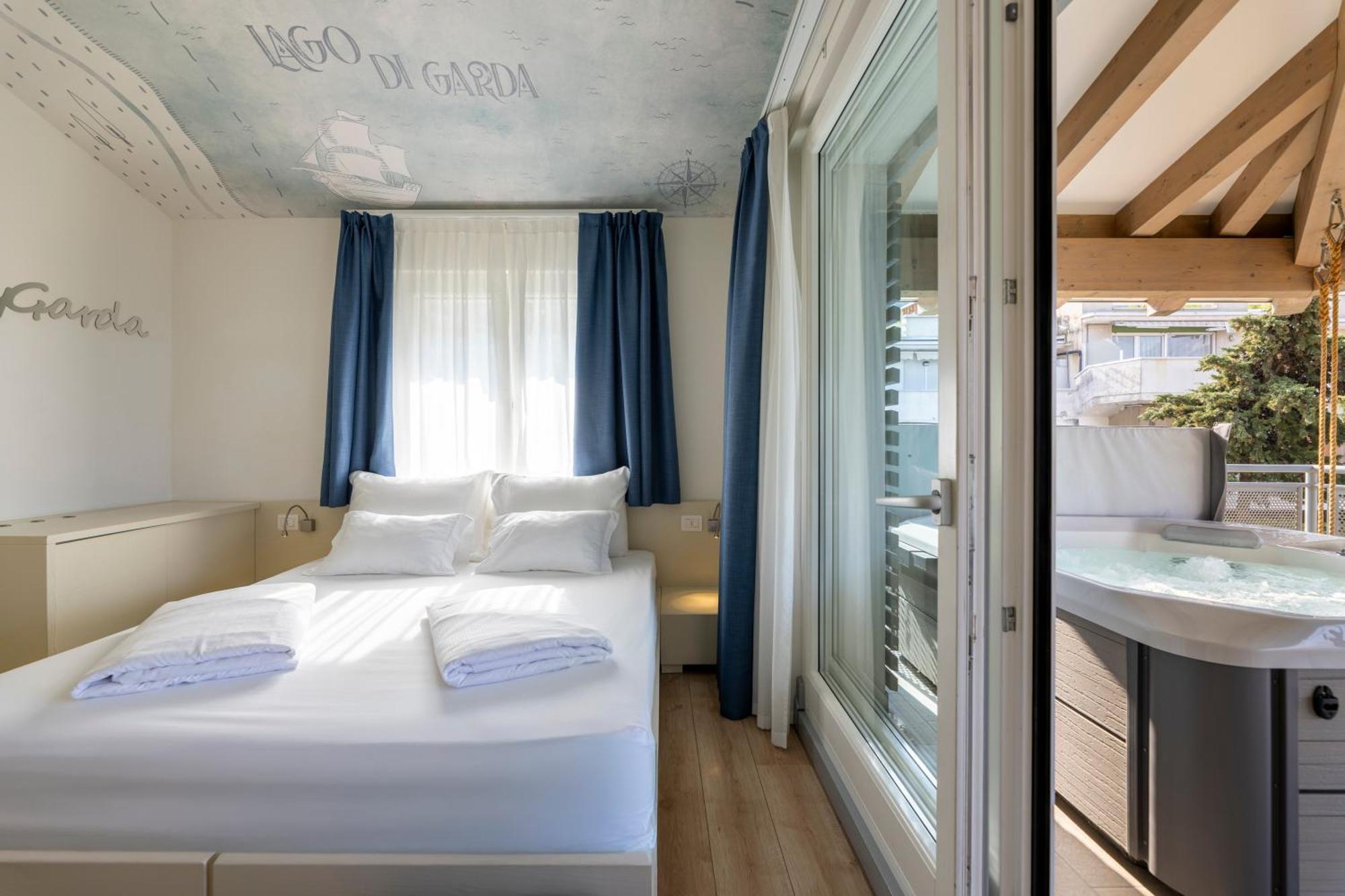 Hi Hotels Torbole - Pool & Spa Torbole Sul Garda Bagian luar foto