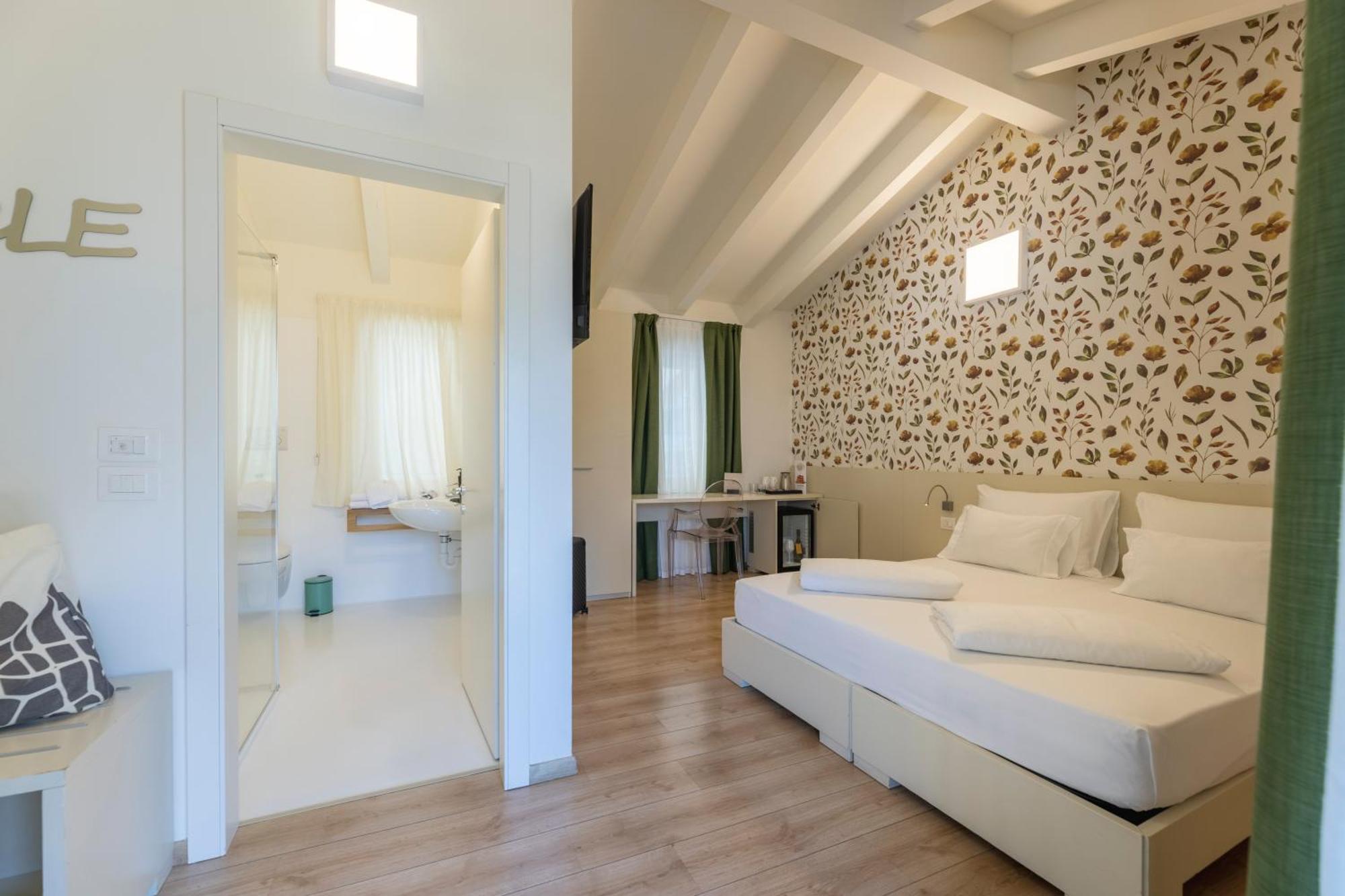 Hi Hotels Torbole - Pool & Spa Torbole Sul Garda Bagian luar foto