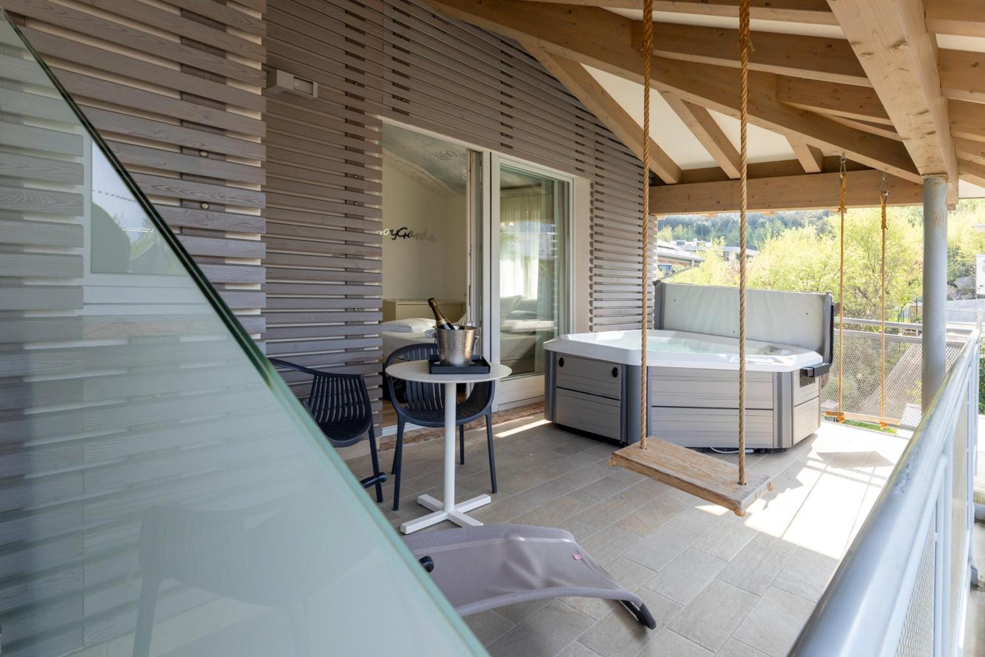 Hi Hotels Torbole - Pool & Spa Torbole Sul Garda Bagian luar foto