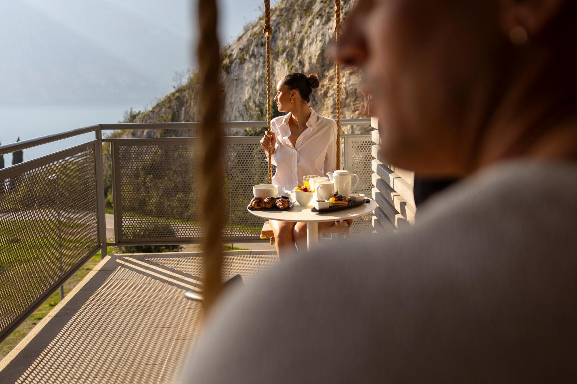 Hi Hotels Torbole - Pool & Spa Torbole Sul Garda Bagian luar foto