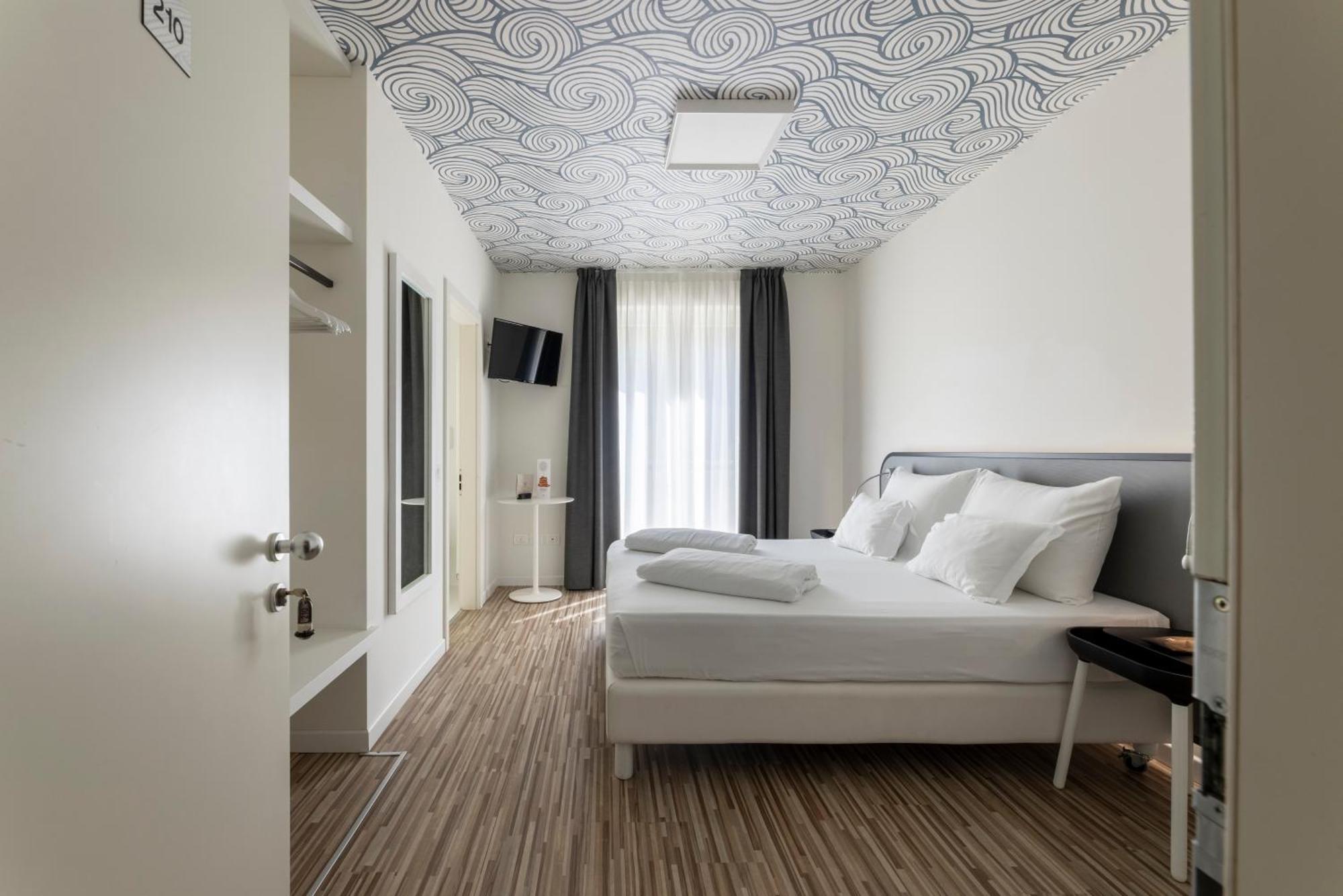 Hi Hotels Torbole - Pool & Spa Torbole Sul Garda Bagian luar foto