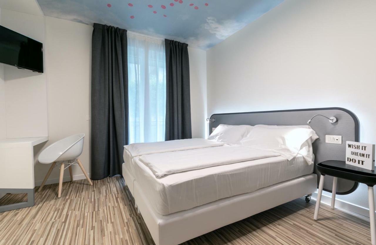 Hi Hotels Torbole - Pool & Spa Torbole Sul Garda Bagian luar foto